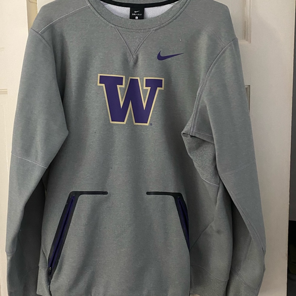 Univ of Washington size L crew neck